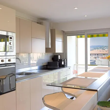 Le Beausejour By Halldis Apartment