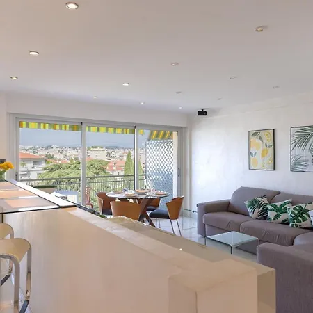 Apartment Le Beausejour By Halldis Cannes